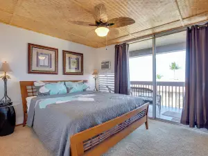 Kailua-Kona Condo Steps to Beach and Downtown!