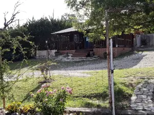 Zannabella  B&B-Glamping- Cedar Grove Cabin - Ingram, TX  breakfast included