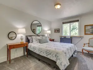 Riverfront and Lake Retreat 9 Mi to Lucky Peak!