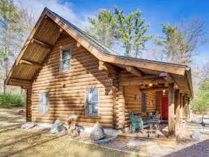 Merrillan Cabin w/ Fire Pit < 1 Mi to Lake Arbutus
