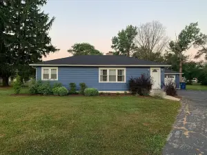 Caitlin's Cottage - Peaceful 2BR Retreat in North Marion