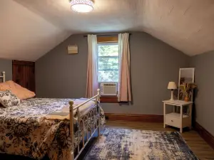 Charming 2-bedroom house in rural Sigel Pa close to state parks