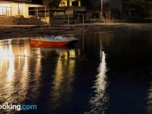 Akrotiri B&B