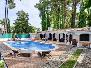 Villa with 2 Bedrooms in Corroios, with Private Pool, Enclosed Garden and Wifi Near the Beach