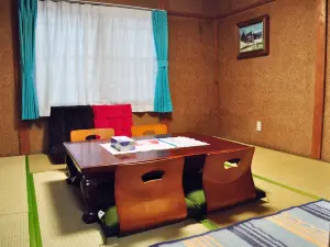 Guest House Hide