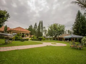 Tuzza Hotel