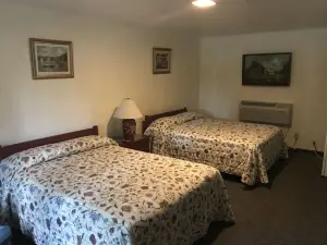 The Evergreen Motel in Kansas