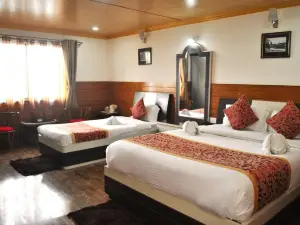 Goroomgo Kasturi Palace Darjeeling
