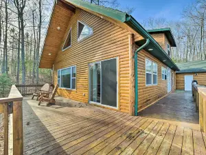 Secluded Lost Lake Cottage w/ Spacious Loft!