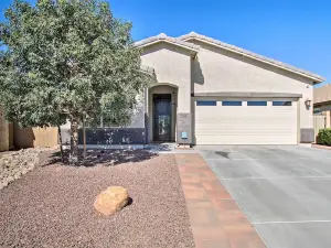 Sunny Oasis in San Tan Valley w/ Private Yard