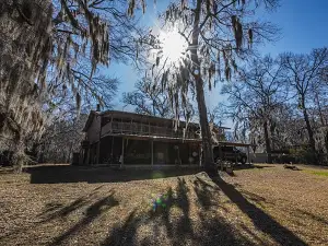 Pine Island Paradise on Caddo with Generator
