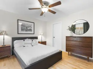 Picturesque Family Getaway: Close to Beach ~ Yard!