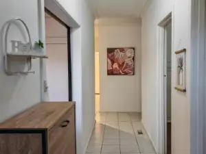 Northern Home-Close to Airport, Walk to Train