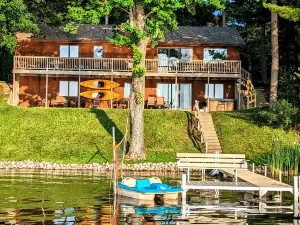 Lakeside Escape/ Ski Nordic Mt./ lakefront cabin/ pontoon rental/ Pets/ Hot Tub!