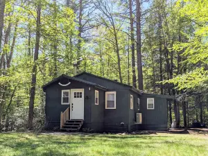 Outdoor lovers! Walk to the Lake - Kayaks -  Chiminea -  Fox State Forest.