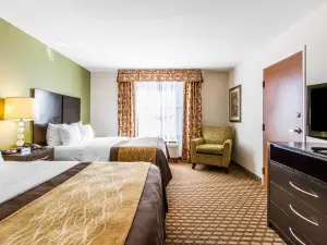 Comfort Inn & Suites Shawnee North Near I-40