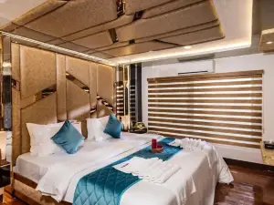 Upper Deck Boathouse