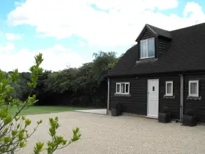 Lovely 1-Bed Cottage in Rural Cowbeech Hailsham