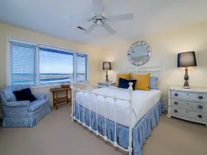 Stunning Marina Views and Outdoor Deck - Exquisite Coastal Retreat