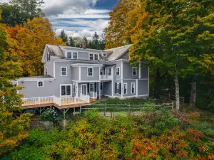 Picturesque Sanctuary with Music Room - Charming Historical Retreat