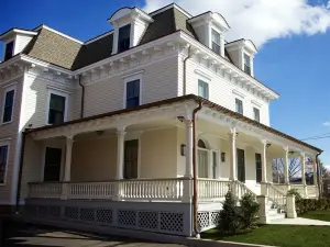 Guest House at Norwalk Inn