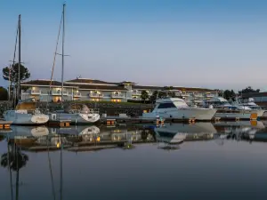 The Marina Inn on San Francisco Bay
