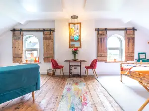 James' Place at Brynawel