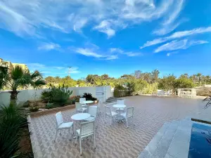 Gammarth Touristique Piscine Commune Bord de Mer