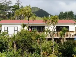 Harbour views OMAPERE MAGIC   Spacious 3 bedroom 2 bathroom