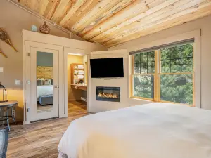 Solitude Longs Peak Suite 201 - Estes Park 1 Bedroom Studio by RedAwning