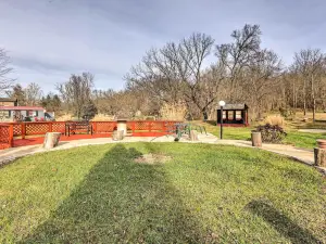 Peaceful Mt Sterling Cabin Deck and Fire Pit!