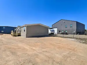 3 Mi to Beach Home with Deck in Port OConnor!