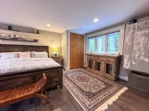 Large Cozy House- Family Friendly w/ Indoor Hot Tub, 5mi to Jay Peak