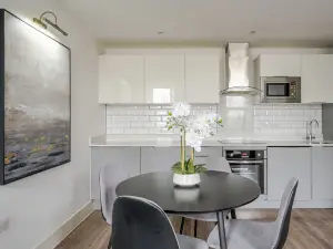 Luxurious 2 Bed Apartment with Free Parking, Sky Sports & Netflix, Chelmsford City