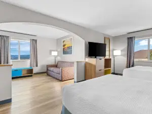 Days Inn & Suites by Wyndham Castle Rock