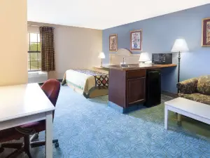 Super 8 by Wyndham Freeport