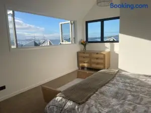 The Lighthouse - Boathouse Bay