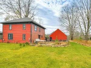 10 Mi to Skiing: Historic Farmhouse in Maine!