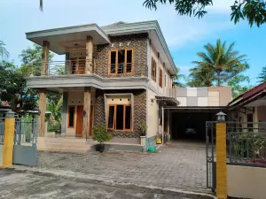 Villa  m² dengan 3 kamar tidur dan 3 kamar mandi pribadi di Hargowilis