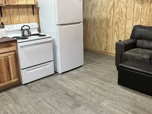 Cozy cabin in charming Ponca City with WiFi, AC
