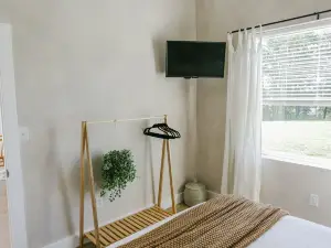 Sky Ridge Lodging- The Luna/ Brand New Cabin/ Amish Country