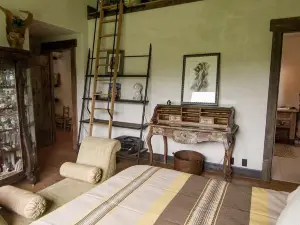 Beautiful Private Riverfront Geothermal Hot Springs Home