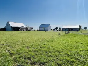 Barn house on 50 acres Mountain View
