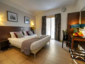 Carlton Hotel