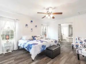 King Bed Pet Friendly BBQ Grill Peaceful