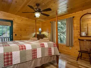 Secluded Mountain Haven - Fire pit, Covered Decks, WiFi