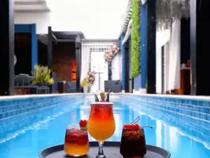 R Hotel Kingston