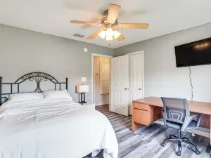 2 Mi to Lake Monticello Home with Large Decks!