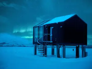 เอรา - ออโรรา กลาส เคบินส์