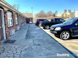 Country Club Inn & Suites